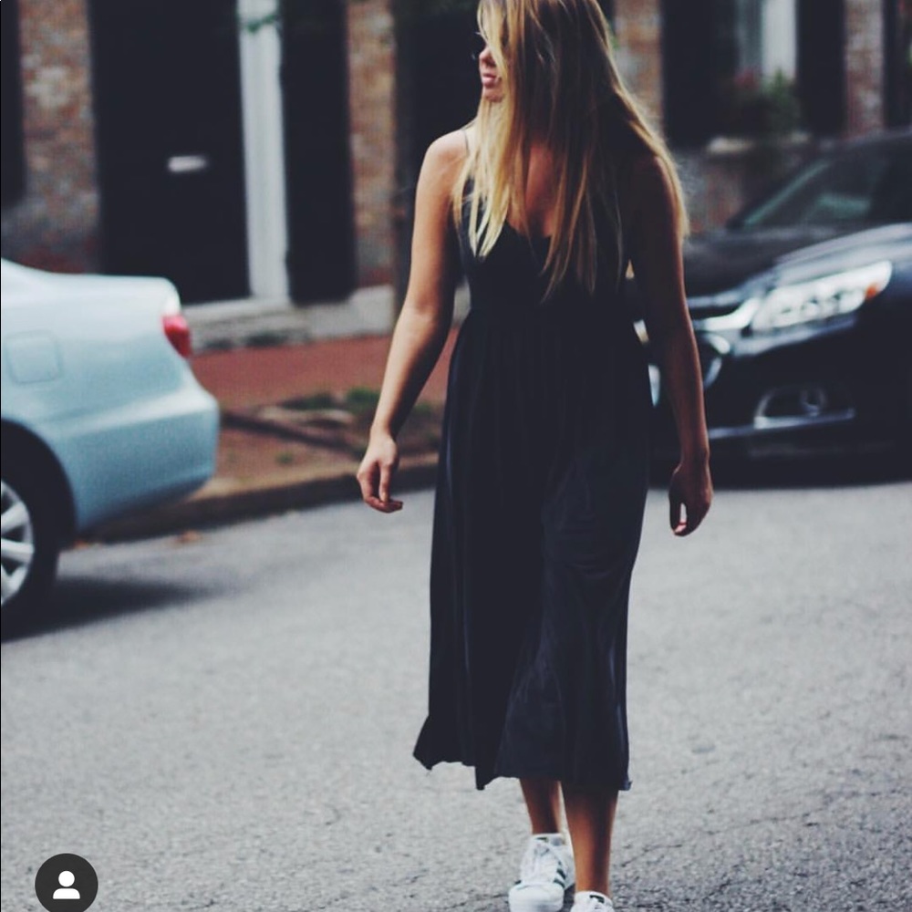 Urban Outfitters flowy strappy gray jumpsuit sizeS